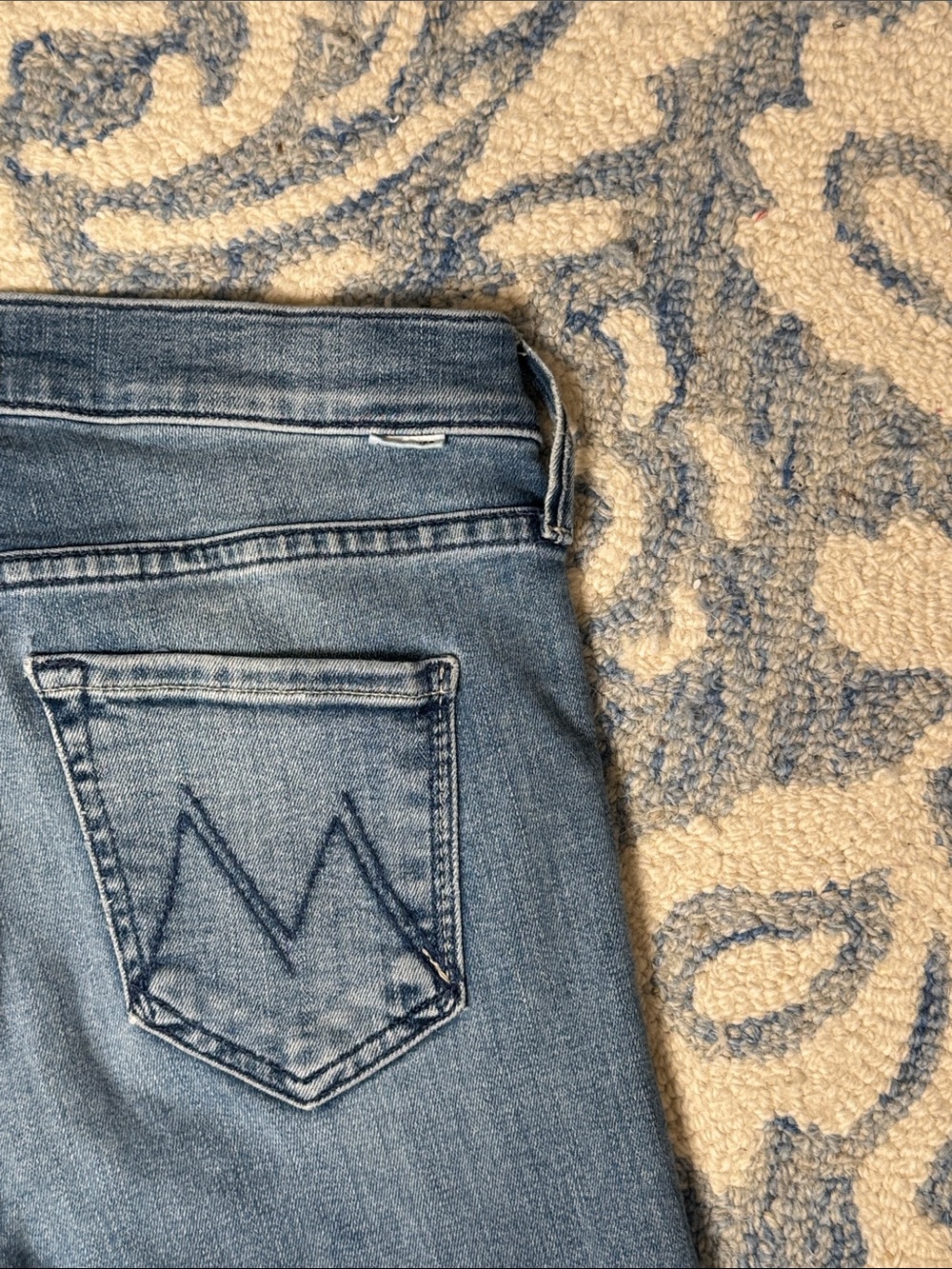 MOTHER Mid-Rise Dazzler Ankle Jeans in Medium Blue Wash